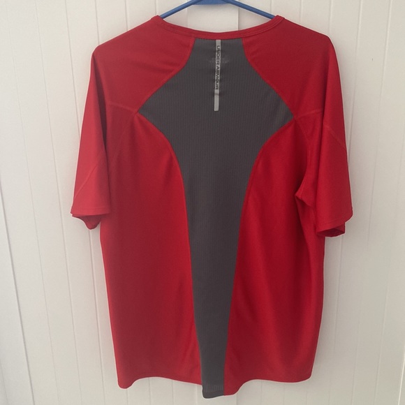 Under Armour men’s Athletic gym shirt Heat Gear medium - Picture 4 of 5
